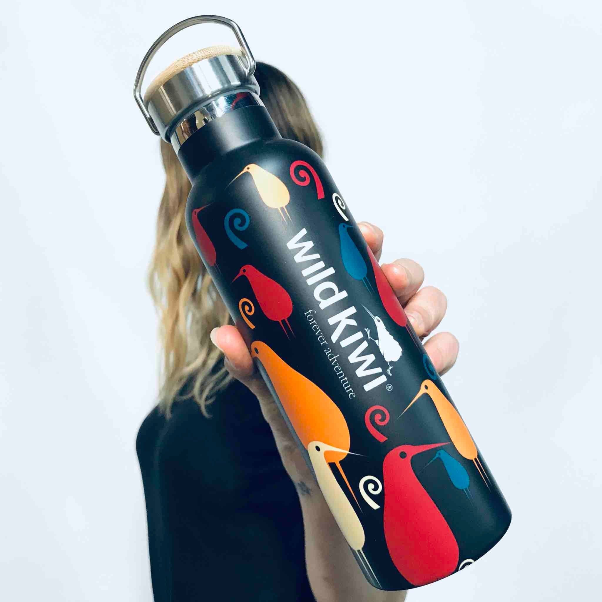 Insulated Drink Bottle with Handle (Kiwi Crowd) - Wild Kiwi - Image 2